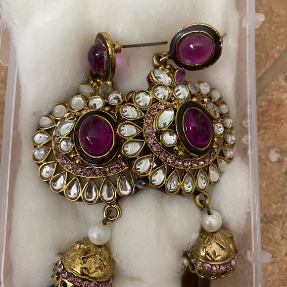 Statement earring - Picture 1 of 1